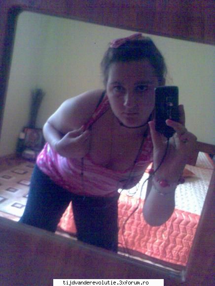 despre mine - hi guys:>Ma numesc Boros Alecsandra-F(Lexy)....i - cine esti? = Wie ben jij