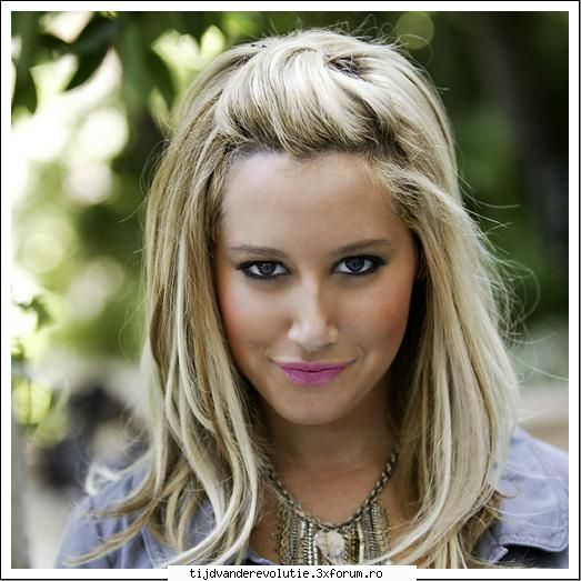 ;) poze cu  ashley tisdale